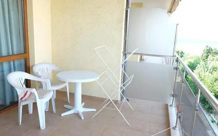 Апартамент в панорама бийч виго Несебър