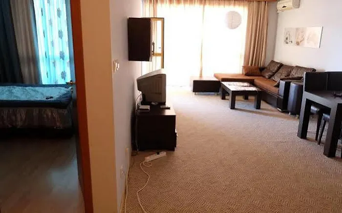 Апартамент в панорама бийч виго Несебър